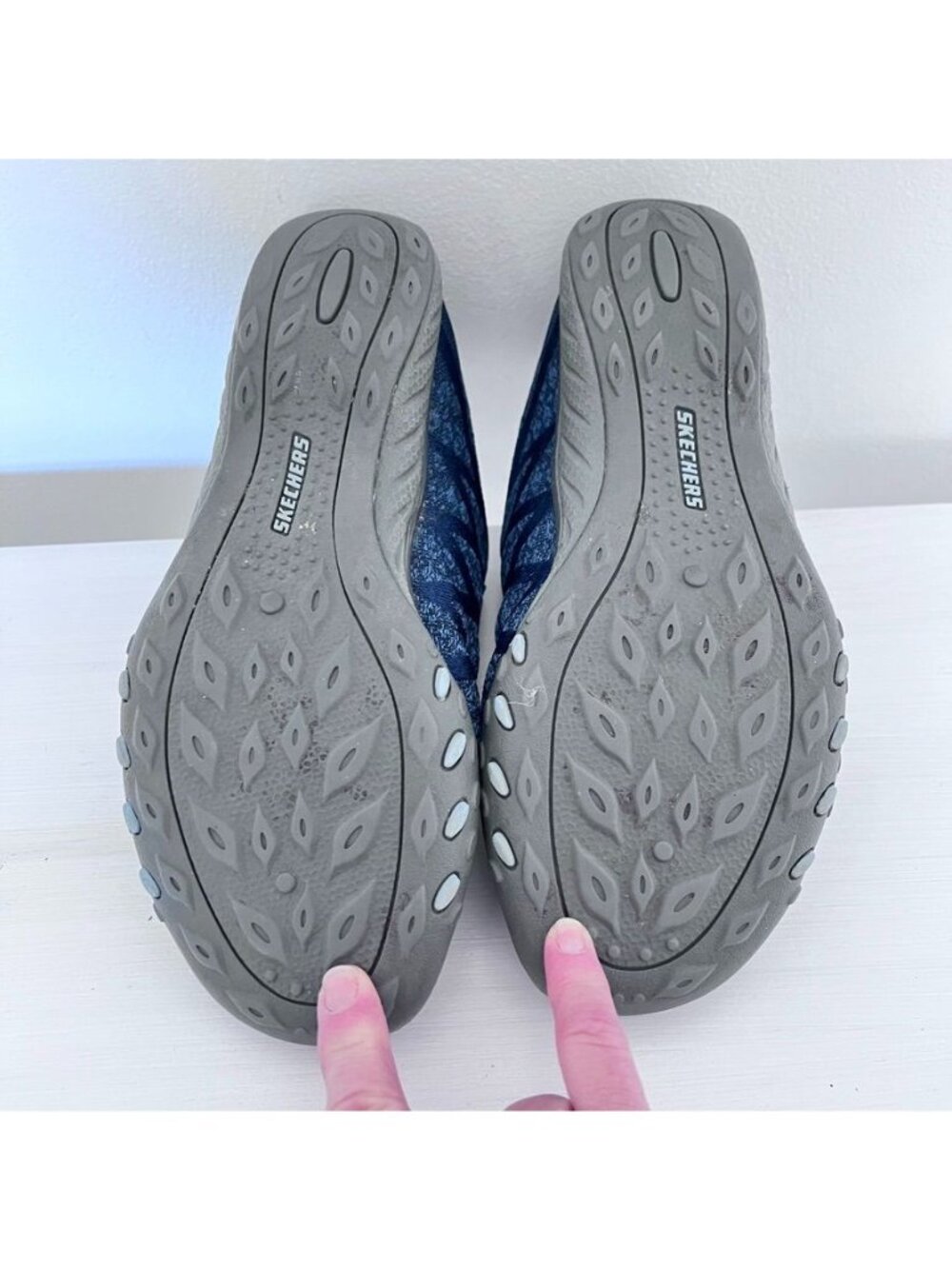 Skechers Womens Sz 8.5 Relaxed Fit Breathe Easy Sere-Knity Slip-on Sneakers - Picture 6 of 8